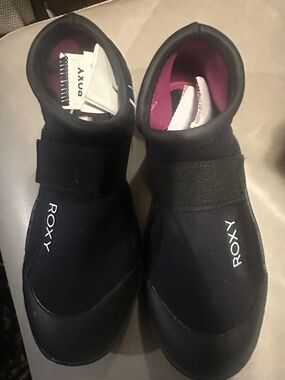 Roxy Black Slip-On Neoprene Water Boots with Pink Lining